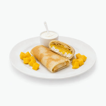 Blinis mit Quark und frischem Mango, handgemacht