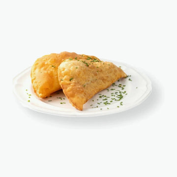 Tschebureki mit Schwein- und Rindfleisch, gebraten