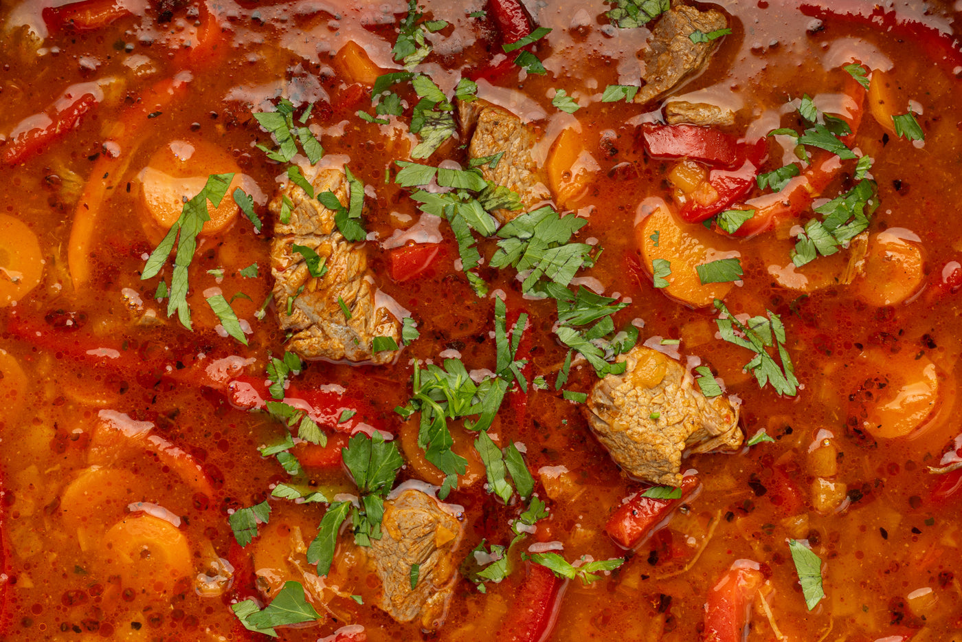 Gulasch mit Rindfleisch und Paprika