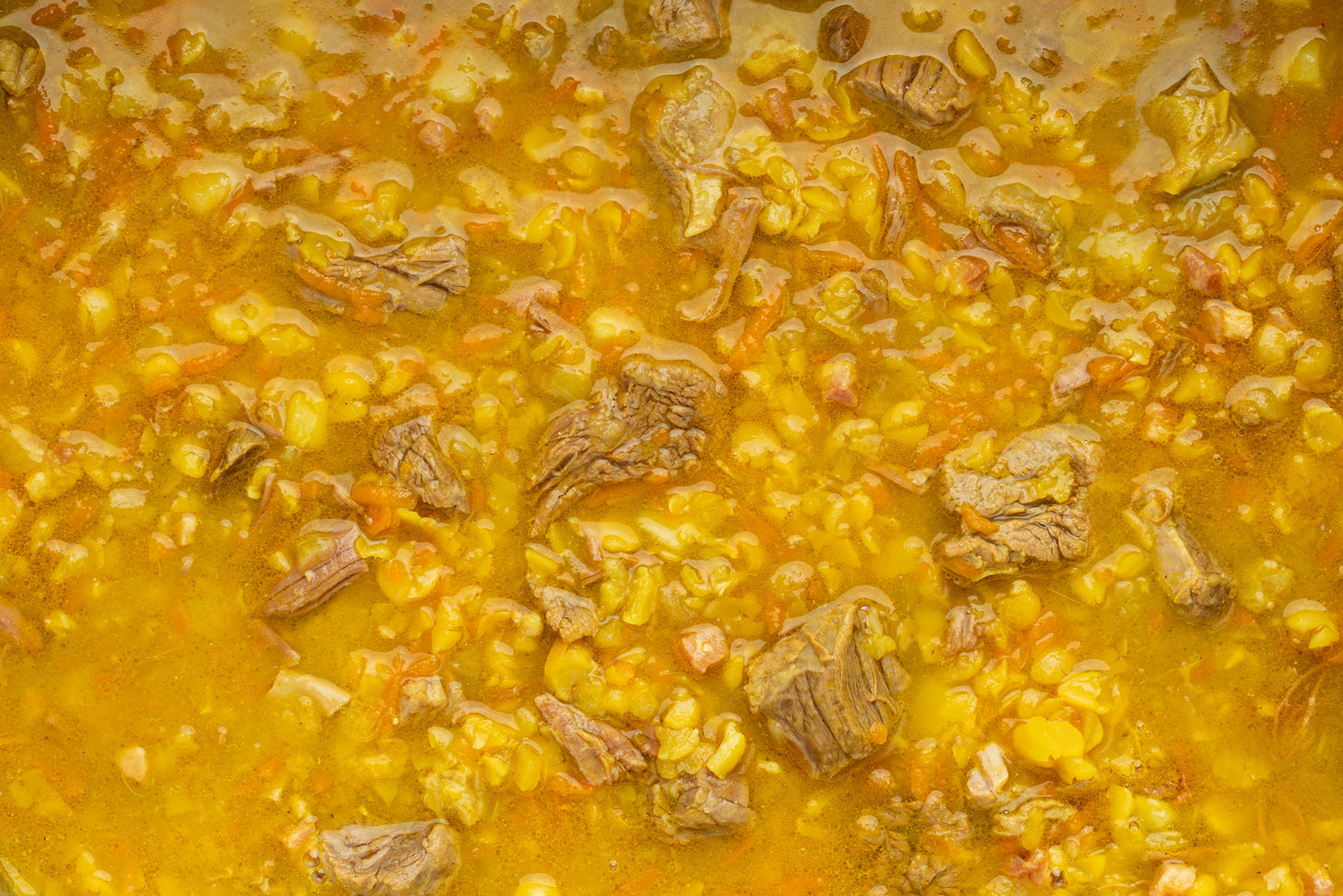 Erbsensuppe mit Schweinefleisch und Räucherspeck