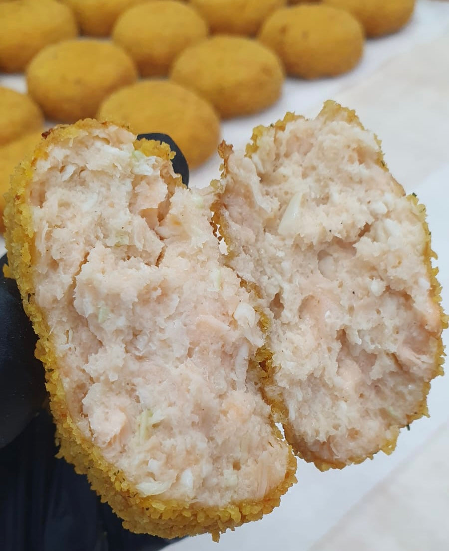 Frikadellen aus echtem Lachsfilet, frittiert