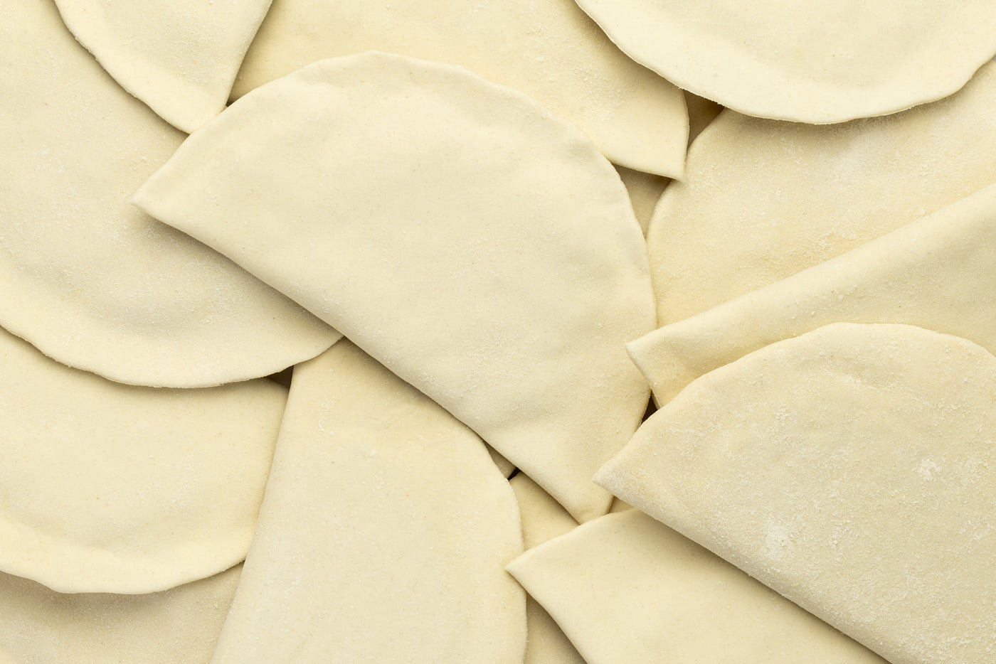 Tschebureki mit Putenfleisch, roh