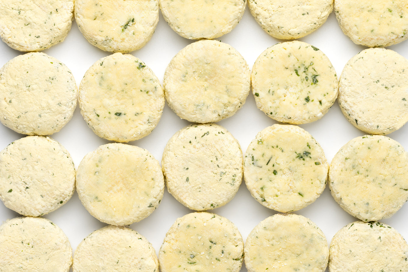 Quarkpuffer "Sirniki" mit Kräutern, gesalzen