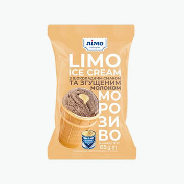 Limo-Schoko-Eis im Waffelbecher mit Kondensmilch