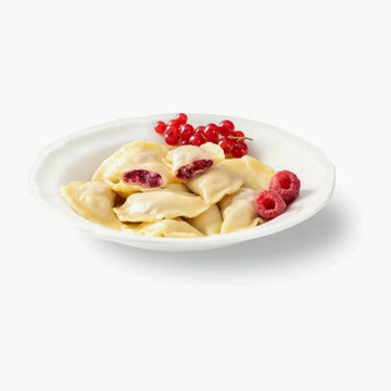 Wareniki mit Quark und Himbeeren, handgemacht