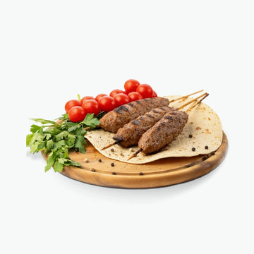 Lula Kebab nach Kaukasischer Art, aus Schwein- und Rindfleisch handgemacht