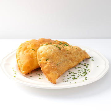 Tschebureki mit Schwein- und Rindfleisch, gebraten