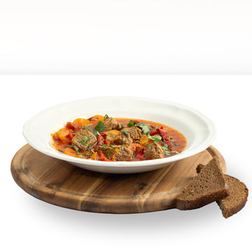 Gulasch mit Rindfleisch und Paprika