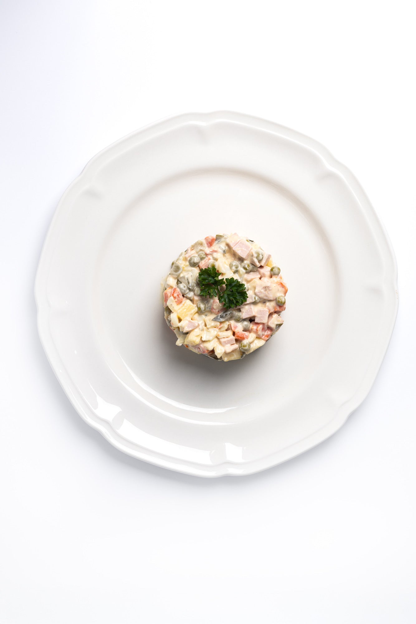 Salat „Olivje“, gekühlt