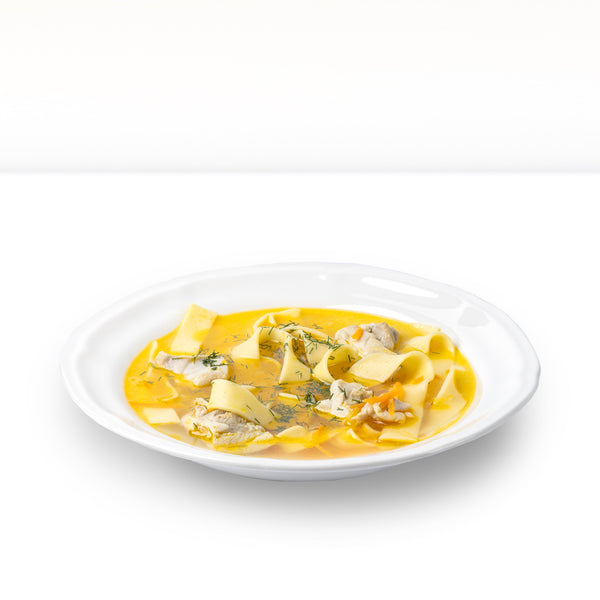 Hausgemachte Hühnersuppe mit Bandnudeln