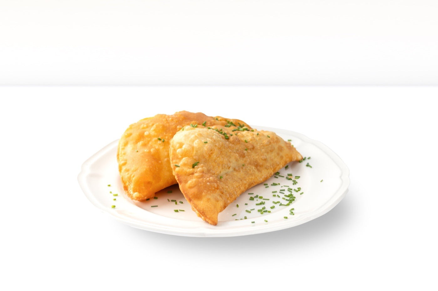 Tschebureki mit Schwein- und Rindfleisch, roh