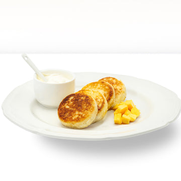 Сырники с кусочками свежей манго, сделано вручную