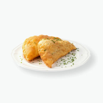 Tschebureki mit Schwein- und Rindfleisch, gebraten